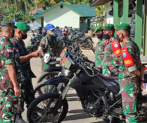 Dandim 1202/Skw, Serahkan Motor Trail Dari Pangdam XII/Tpr Untuk Babinsa dan Cek Kend