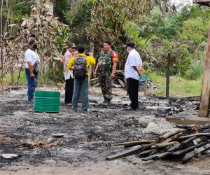 Terbakar, Rumah Guru Honorer di Desa Rantau Rata dengan Tanah, Serda Dirus Upayakan Bedah Rumah