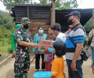 Dandim 1202/Skw, Kunjungi Korban Angin Puting Beliung di Kecamatan Samalantan