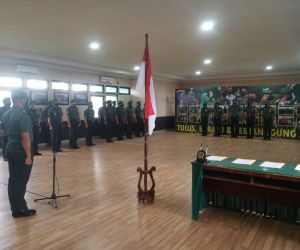 Dandim 1202/Skw, Pimpin Upacara Sambut Kasdim Baru Serta Pelepasan Anggota Yang Purna Tugas