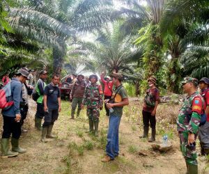 Babinsa Koramil 1202-02/Sanggau Ledo, Sampaikan Tapal Batas Tidak Membatasi Hubungan Kedua Desa