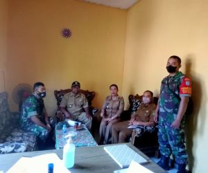 Rapat Tapal Batas, Babinsa Serka Aplous Hadir Bersama Camat Seluas