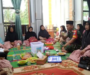 Babinsa Koramil 1202-03/Sry,Hadiri Pengajian rutin dan berikan wakaf Alqur'an