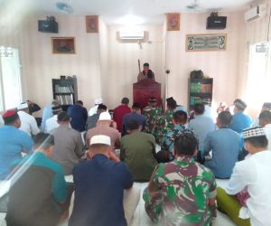 KODIM 1202/SKW GELAR SHOLAT IDUL ADHA BERJAMAAH DENGAN MASYARAKAT