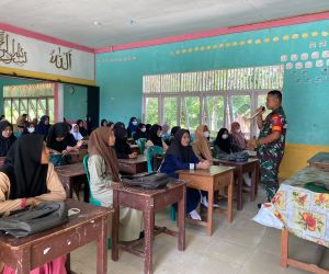 Babinsa kodim 1202-03 /SRY Memberikan materi wawasan kebangsaan