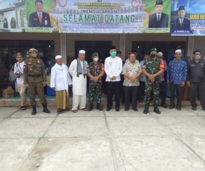 Danramil bersama Babinsa 1202-03/Sry sambut kedatangan jamaah haji