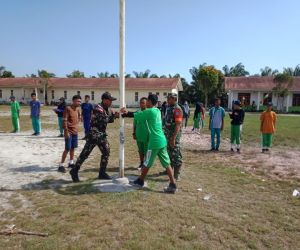 Sambut HUT RI Ke - 77 Babinsa Kodim 1202-09/Jgb Latih Paskibra