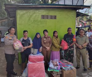 Dandim 1202/Skw dan Forkopimda kota Singkawang bagikan sembako