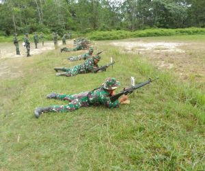 Asah kemampuan Kodim 1202/Skw Gelar Latihan Menembak TW III TA. 2022