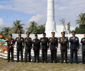 Peringati HUT TNI Ke 77, Dandim 1202/Singkawang Ziarah ke Taman Makam Pahlawan Bambu Runcing