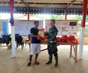 Program Bagi Sembako TMMD Kodim 1202/Skw Sangat Bermanfaat bagi Warga Kurang Mampu