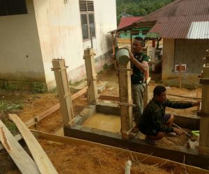 Satgas TMMD 115 Kodim 1202/Skw Bangun Pos Polindes