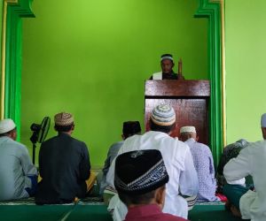 Satgas TMMD Ke-115 Kodim 1202/Skw Isi Khutbah jum'at Di Masjid Kel.Pangmilang