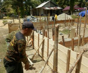 Satgas dan Warga Tetap Semangat Selesaikan Target TMMD ke 115 Kodim 1202/Skw