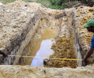 Satgas TMMD Ke-115 Kodim 1202/Singkawang Membuat Box Tiang Mesjid