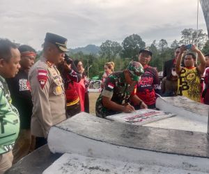 Dalam rangka memperingati hari sumpah pemuda RI ke-94 Dandim 1202/skw hadiri kegiatan Merah Putih Tapal Batas(MPTB)