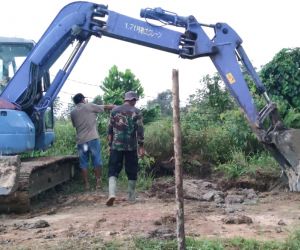 Cegah Banjir, Satgas TMMD 115  Kodim 1202/Skw Buat double box