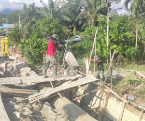 TMMD Ke 115 Kodim 1202/Skw Sulap jembatan kayu menjadi jembatan beton