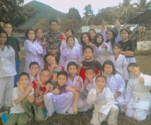 Tanamkan Jiwa Bela Negara, Babinsa 1202- 06/Samalantan Latih Beladiri Karate