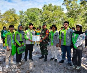 Babinsa 1202-03/Sry Berikan Materi Bela Negara pada Mahasiswa politeknik negeri Pontianak