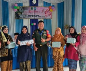 Babinsa Koramil 1202-03/SRY Hadiri Peringatan Hari Ibu di Aula Desa Karimunting