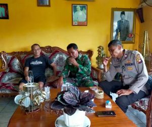 Dengan Komsos Babinsa Jalin Silaturahmi Dengan Tokoh Masyarakat di hari Natal